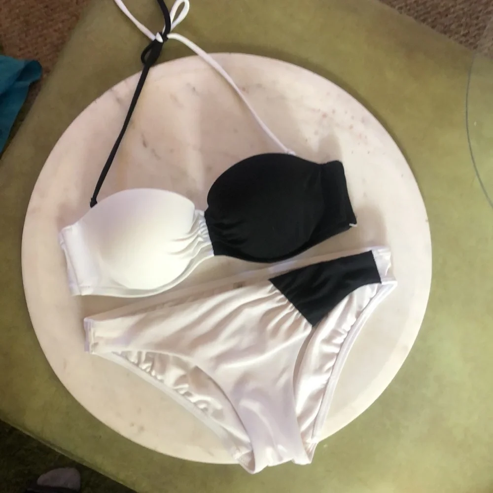 😎 🖤 VS Bikini 🖤 - Picture 8 of 10